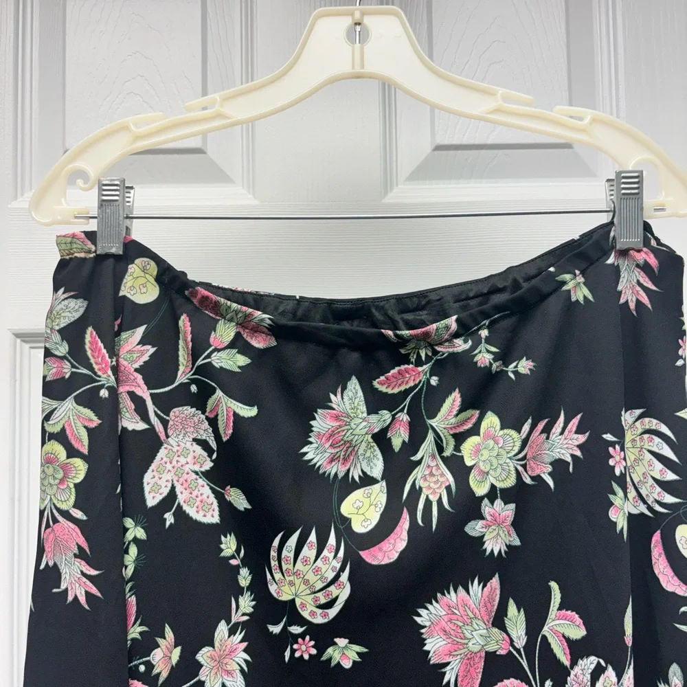 Dressbarn Woman Black Floral Midi Skirt – Size 16W - Picture 3 of 15